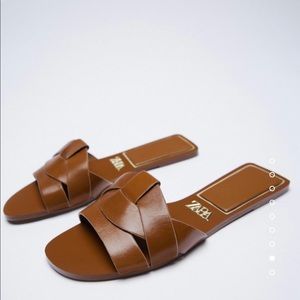 LOW HEELED CROSSED LEATHER SANDALS ZARA Size 8